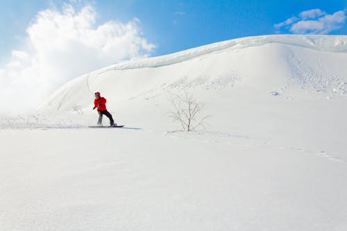 Gratis Foto stok gratis gunung, jaket merah, olahraga musim dingin Foto Stok