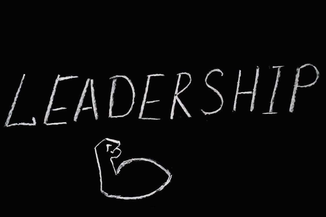 Führungsbeschriftungstext Auf Schwarzem Hintergrund