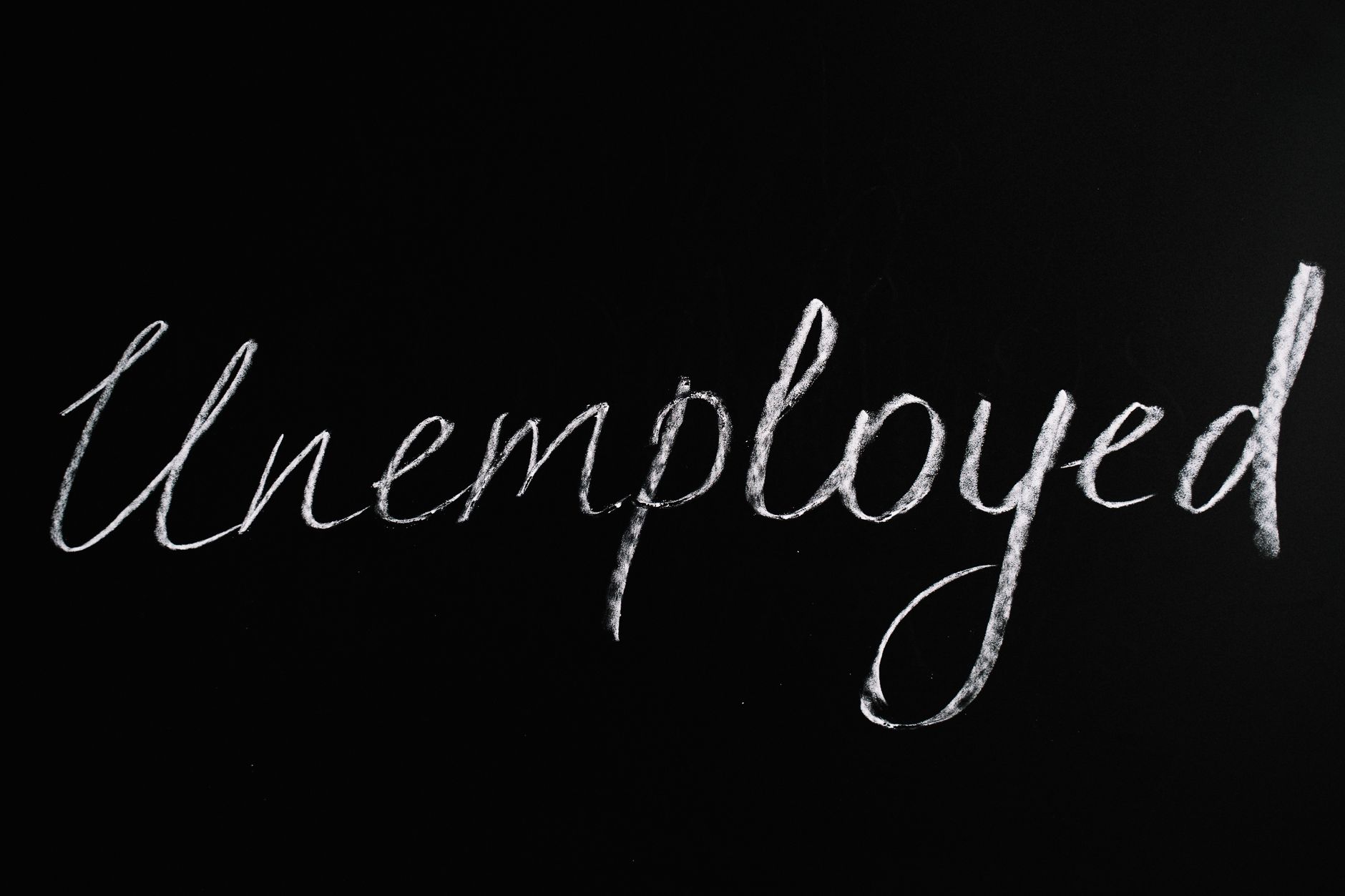 US jobless claims edge lower as cooling labor market avoids sharp layoffs