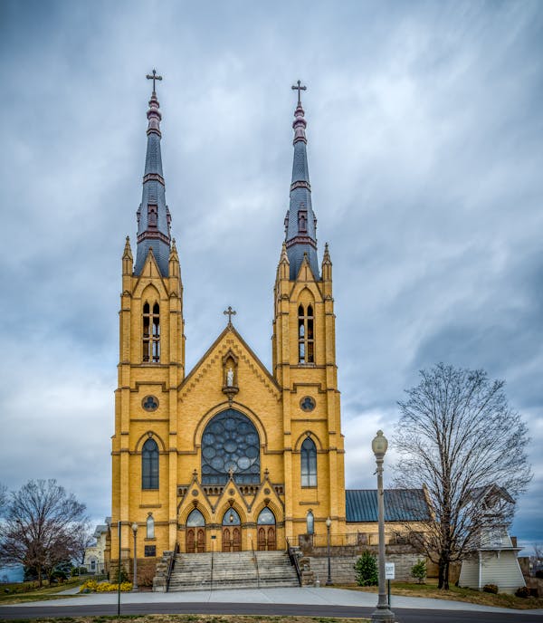 Best Bars in Fredericksburg | Top Fredericksburg Bars & Nightlife Guide