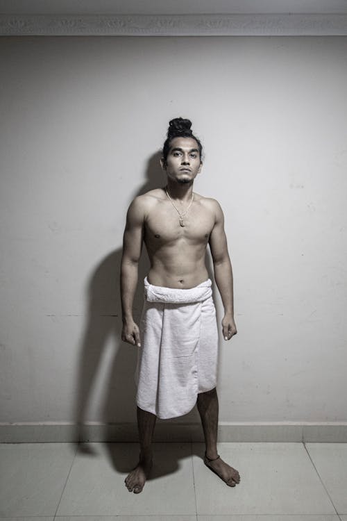 Imagine de stoc gratuită din bărbat indian, fără cămașă, fotografiere verticală