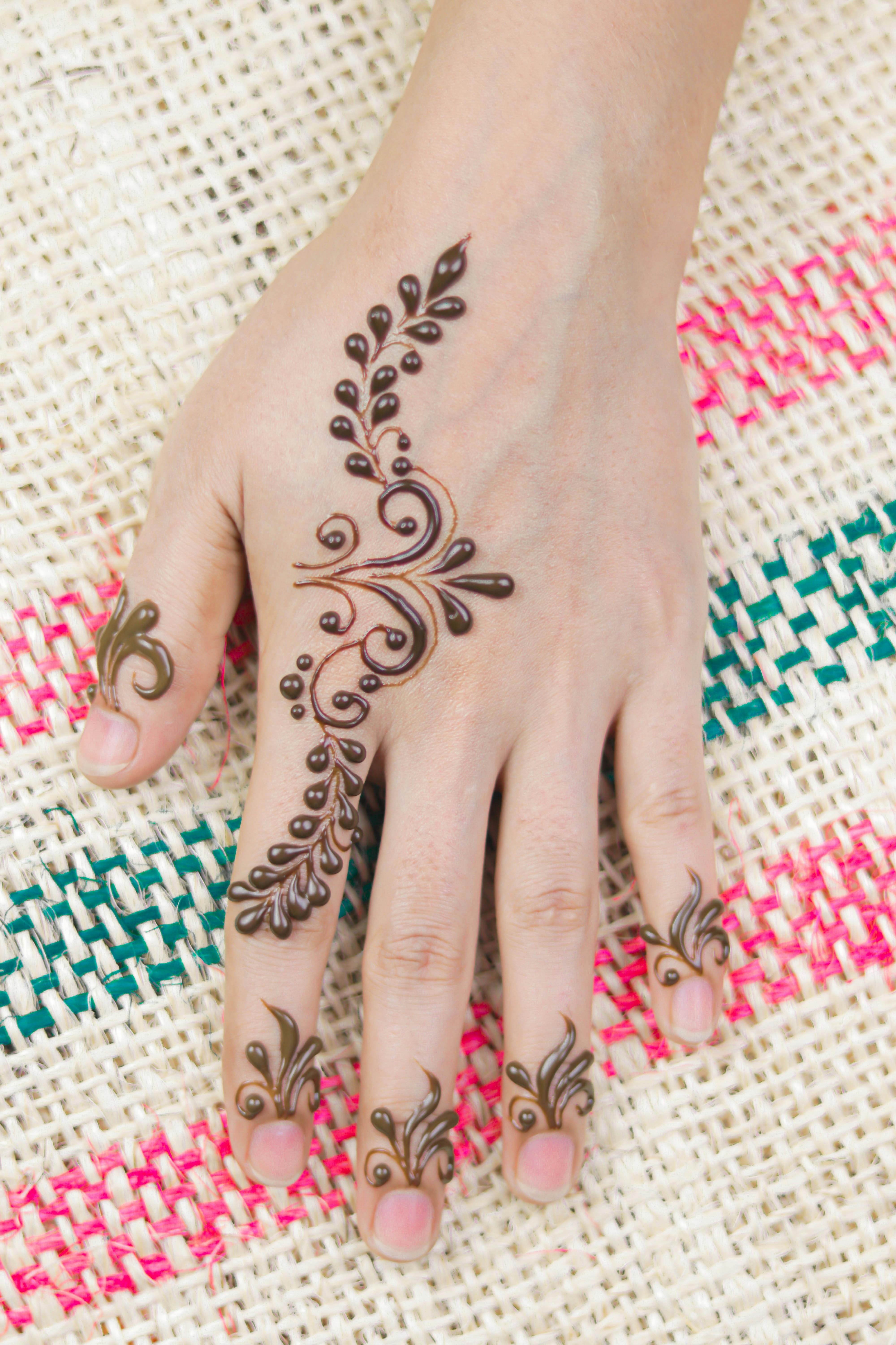 100 Easy and Simple Mehndi Designs with Images