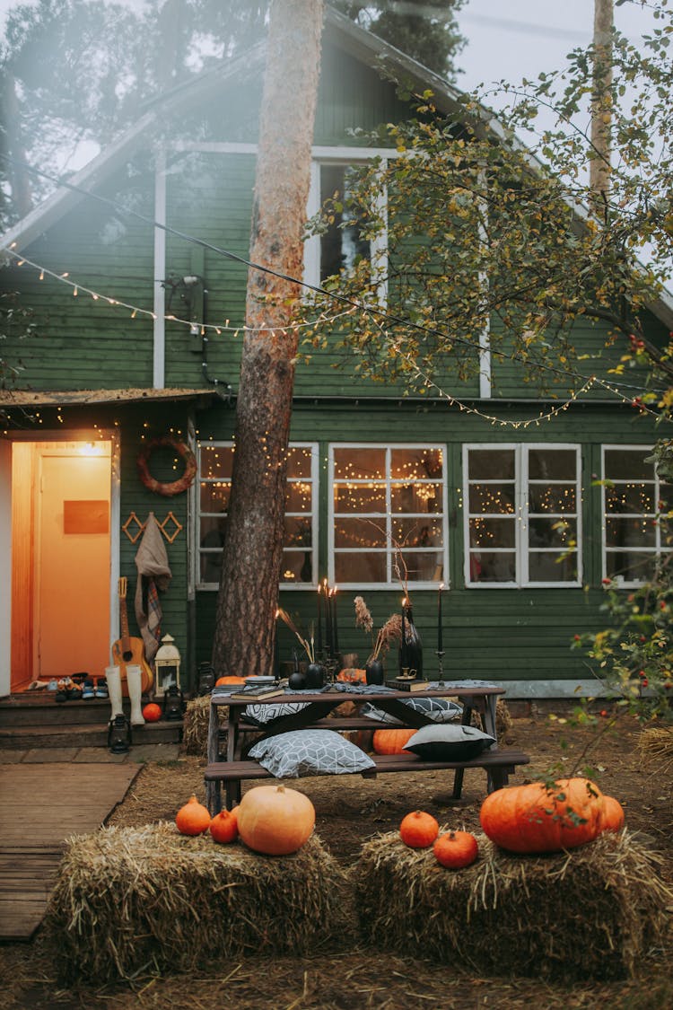 Pumpkin On The Haystack