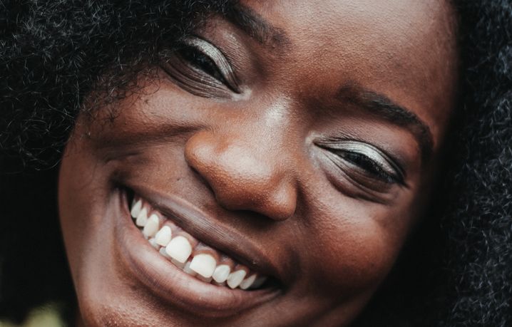 Online dating: starting a conversation on a niche platform
