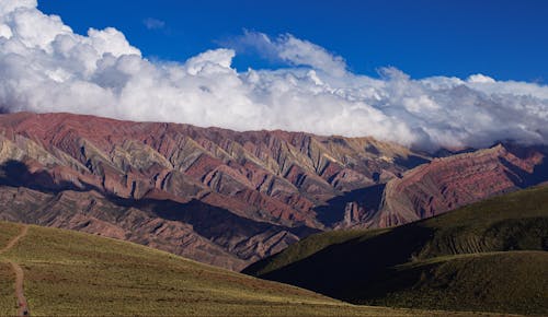 Immagine gratuita di cielo azzurro, marrone, montagne
