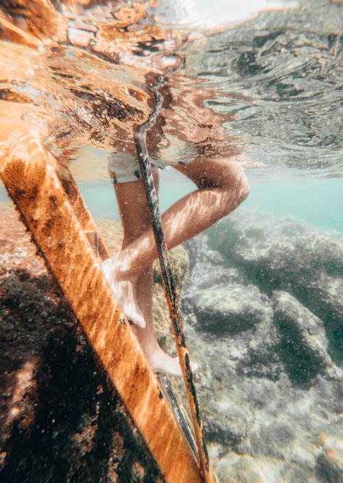 Fotos de stock gratuitas de agua clara, bajo el agua, escalera