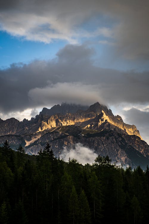 Ücretsiz dikey atış, doğa, kayalık Dağ içeren Ücretsiz stok fotoğraf Stok Fotoğraflar