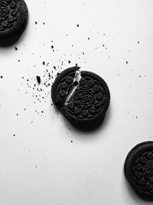 Free High contrast image of chocolate sandwich cookies with a cracked one on a white background. Stock Photo