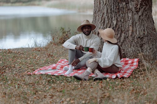 Gratis arkivbilde med afrikansk-amerikansk mann, årstid, avslapping
