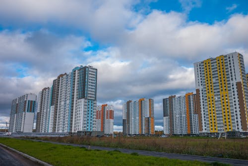 Kostnadsfri bild av blå himmel, byggnader, exteriör design