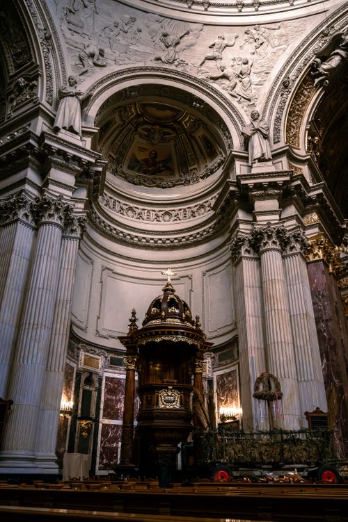 Free Elegant church interior showcasing intricate architectural design and religious art. Stock Photo