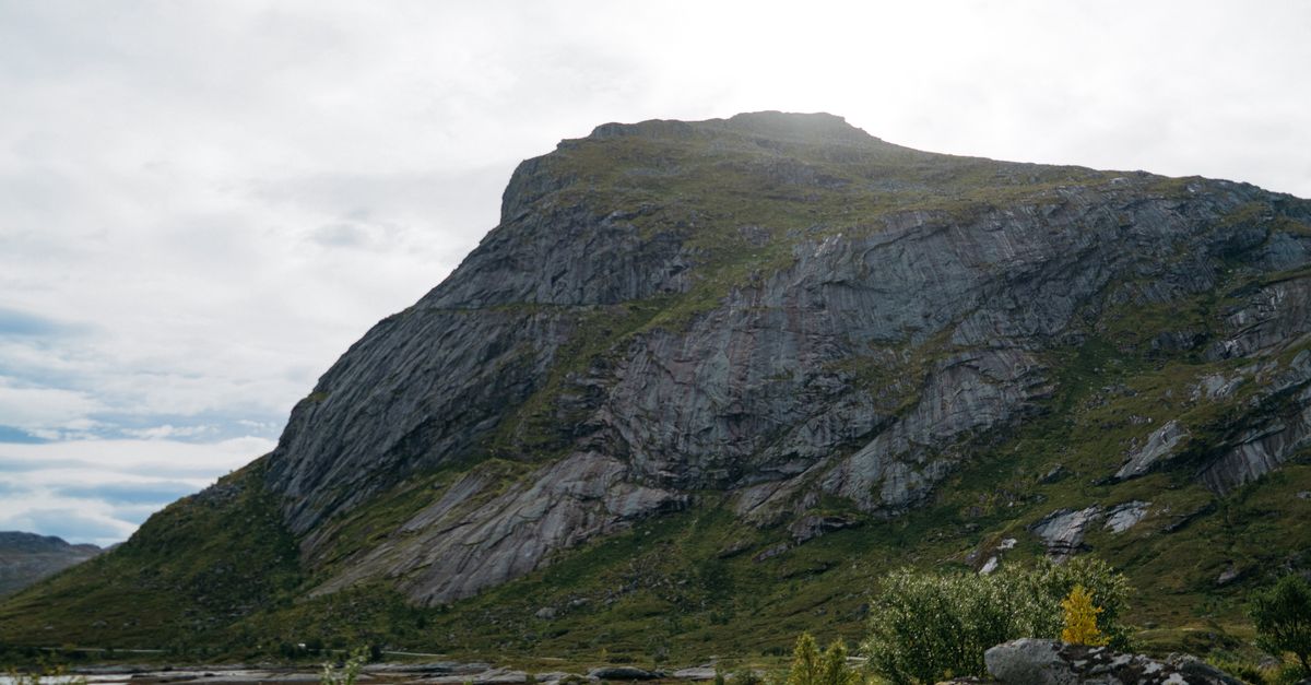 Rocky Ridge Example Massive rocky ridge of mountains · Free Stock Photo