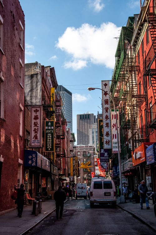 Free Vibrant street view of New York's Chinatown showcasing colorful architecture and signage. Stock Photo