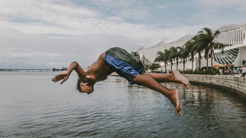 Free Energetic leap into water at the Museum of Tomorrow, Rio de Janeiro, Brazil. Stock Photo