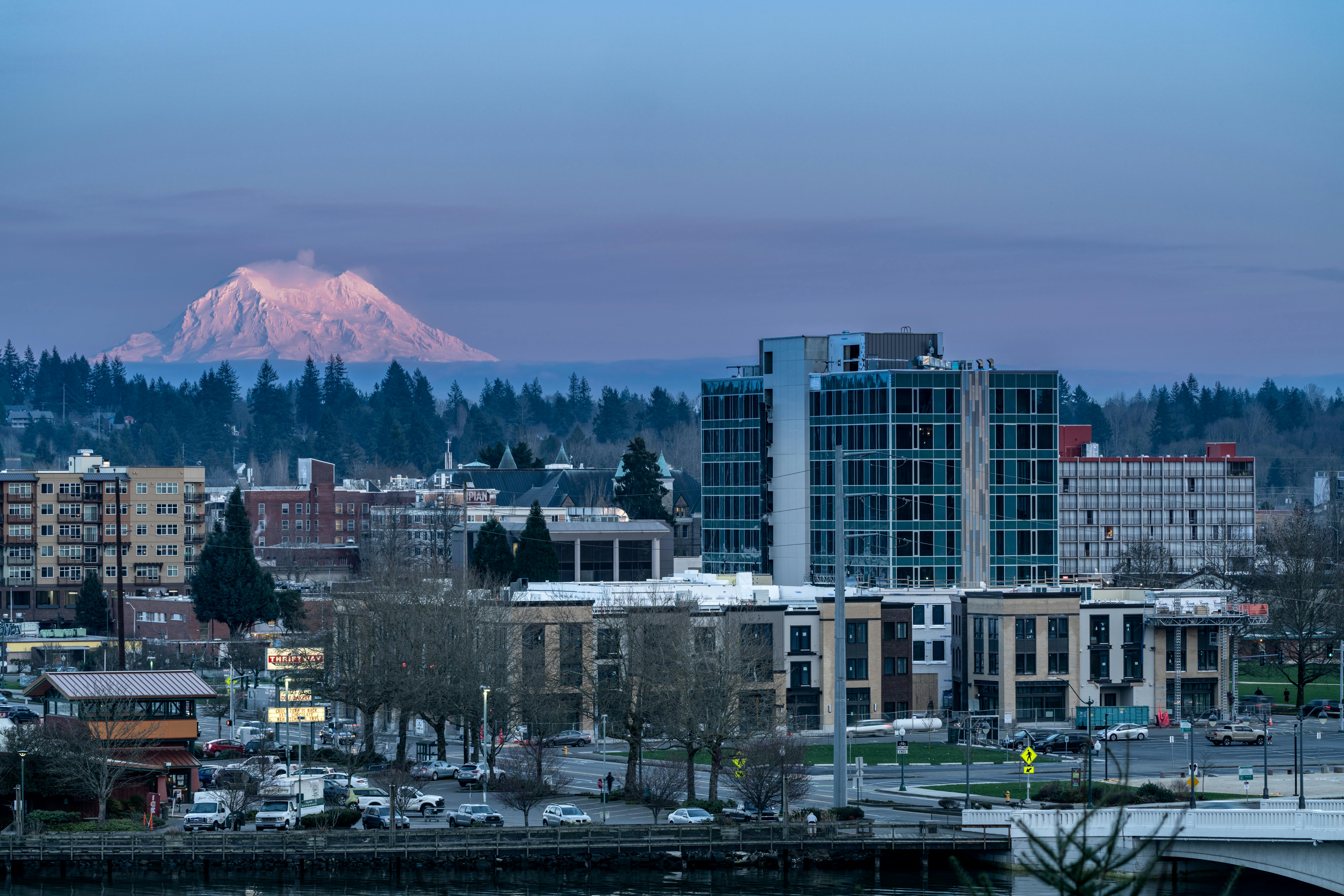 Waterfront apartments with mountain views in Portland area - apartments near Portland Oregon