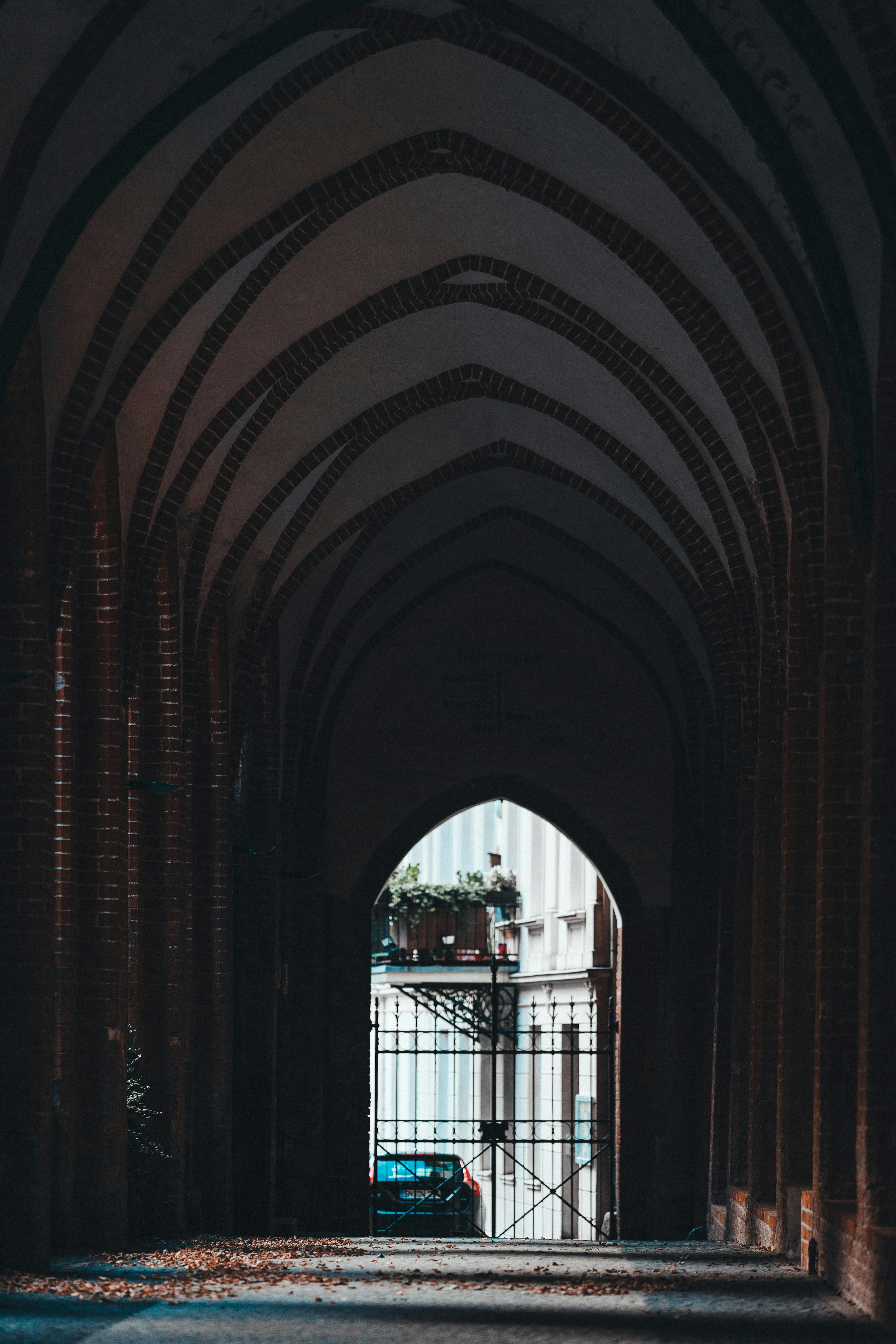 Arch Hallway · Free Stock Photo