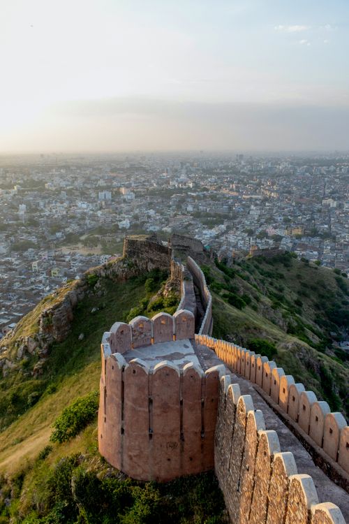 Free Aerial view showcasing Jaipur's majestic fortress wall against the city backdrop, perfect for travel and architecture enthusiasts. Stock Photo
