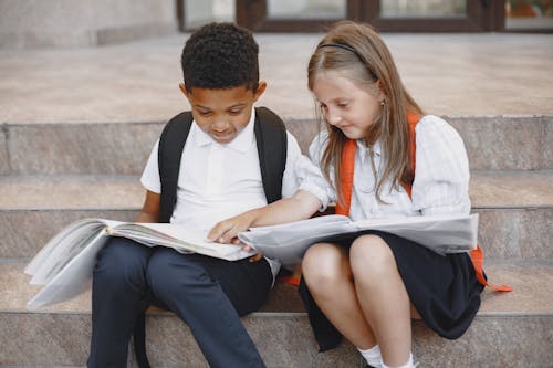 Kostenloses Stock Foto zu junge, kinder, lesen