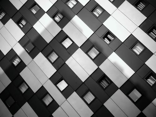 Edificio A Cuadros Blanco Y Negro