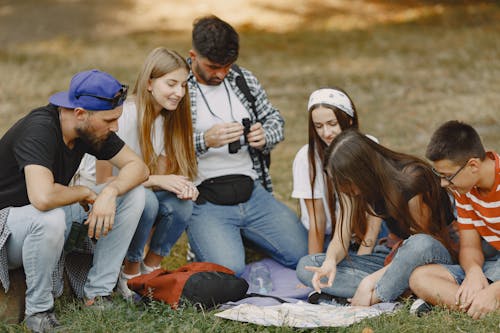 Gratis lagerfoto af eventyr, gruppe, kikkert