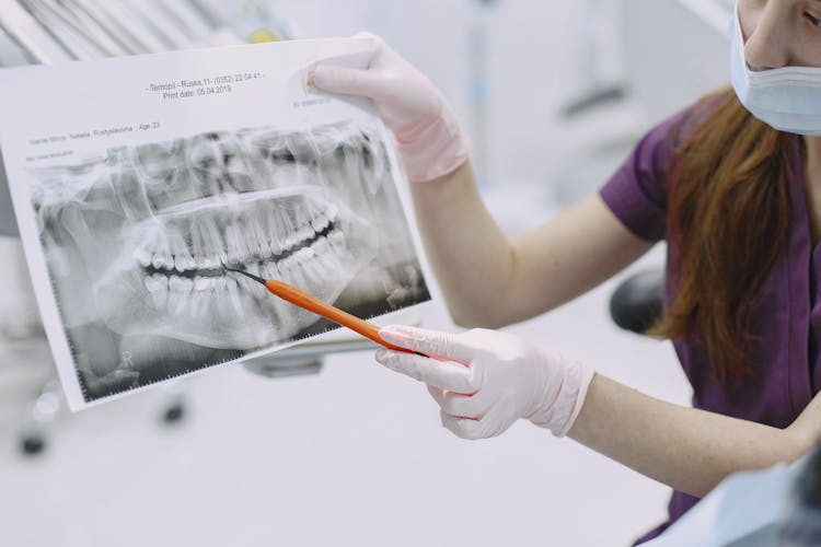 Dentist Explaining The X-ray Result