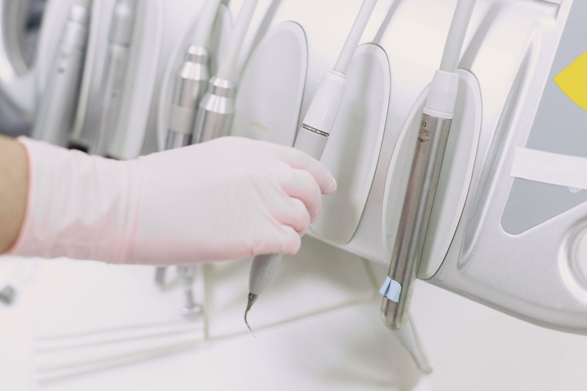 Dental Implants in a Dentistry setting — illustrative photo for वॉन मेट्रोपॉलिटन सेंटर, ओएन guide. Dental Implants in a Dentistry setting — illustrative photo for वॉन मेट्रोपॉलिटन सेंटर, ओएन guide.