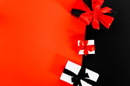 Free Stylish flat lay featuring red and black gift boxes with ribbons, perfect for sales and festive themes. Stock Photo
