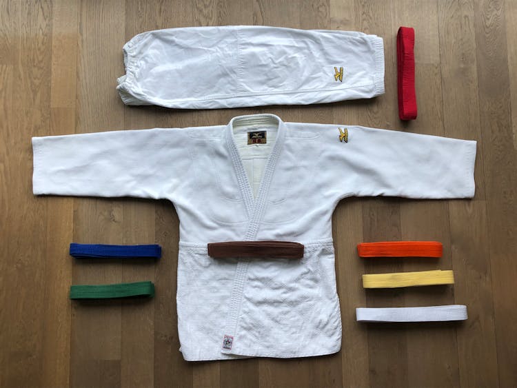 Karate Sports Clothes With Belts 