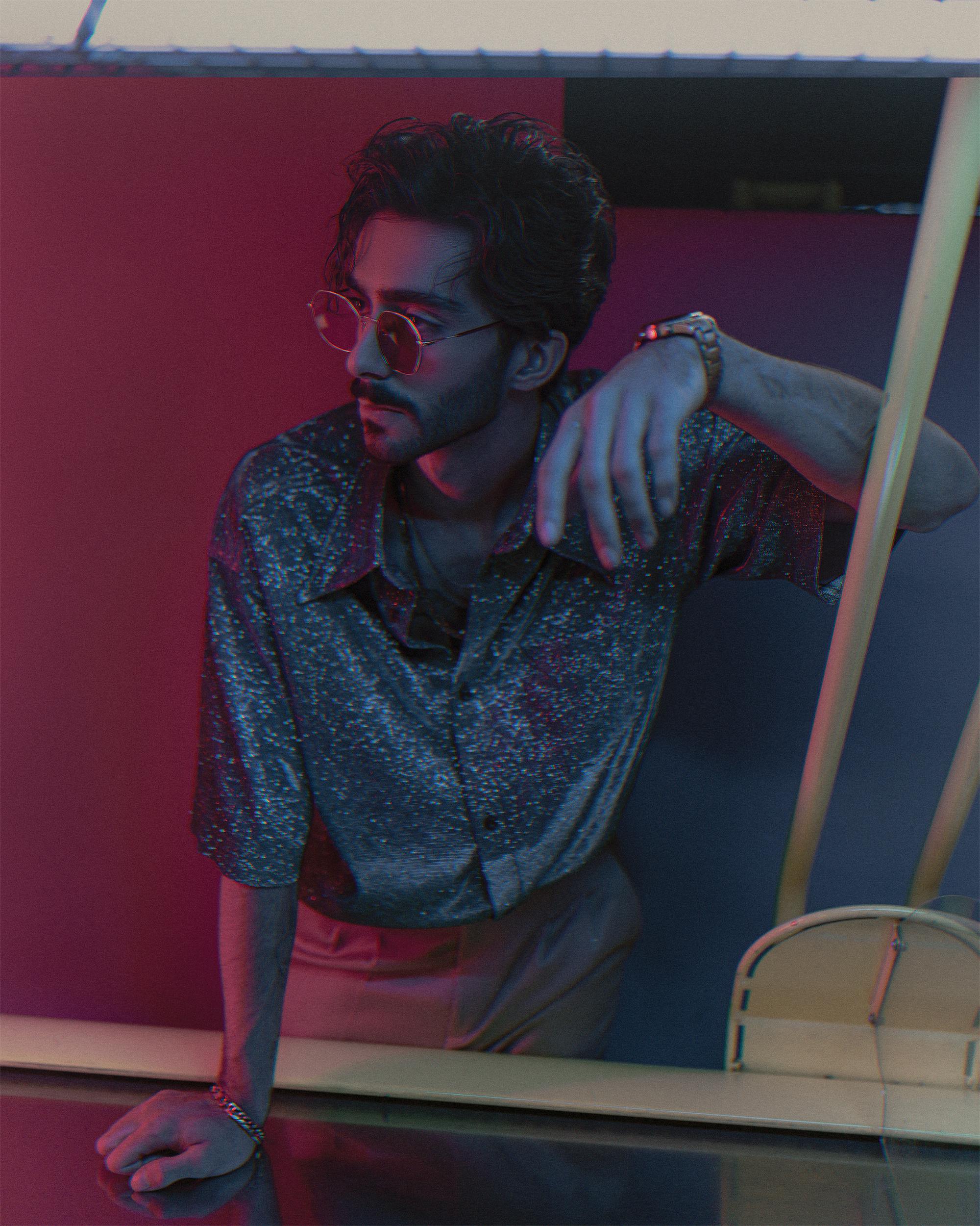 What color shirt attracts bugs?