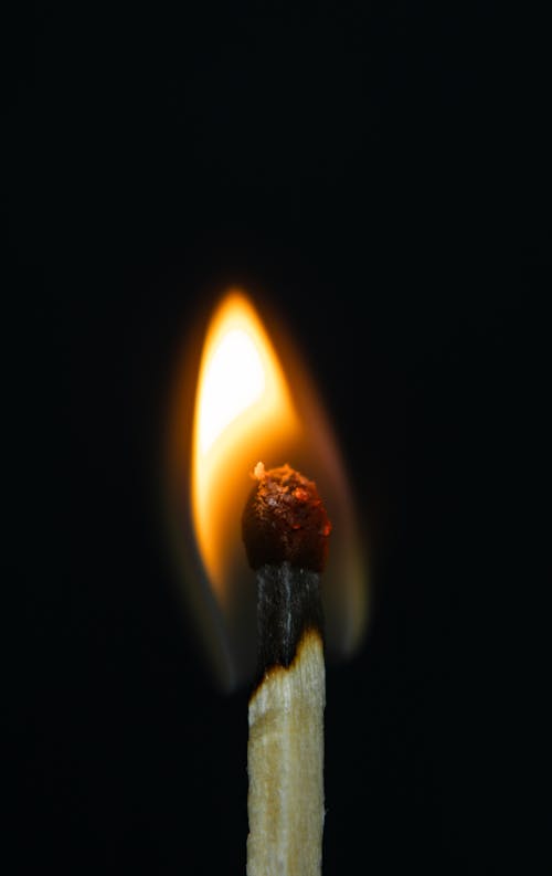 Gratis Foto stok gratis api, background hitam, batang korek api Foto Stok