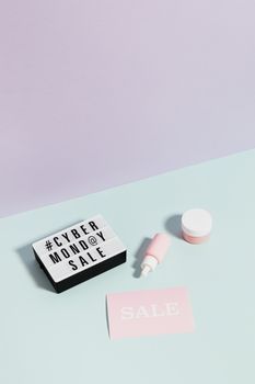 网络星期一的折扣通过扁平的美容产品和销售标志得以突出