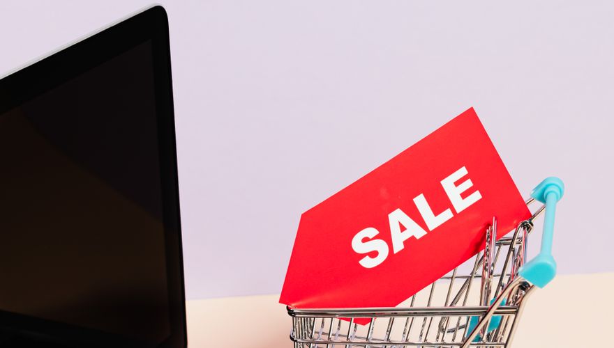 Packaging e-commerce orders