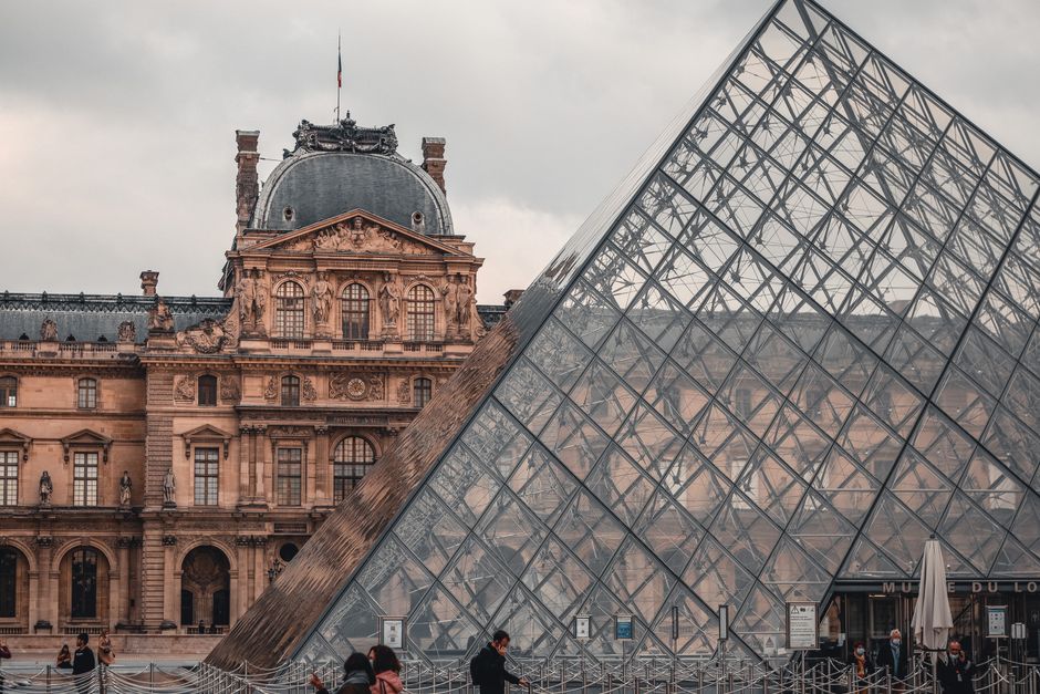 Paris Museum Pass booklet and card