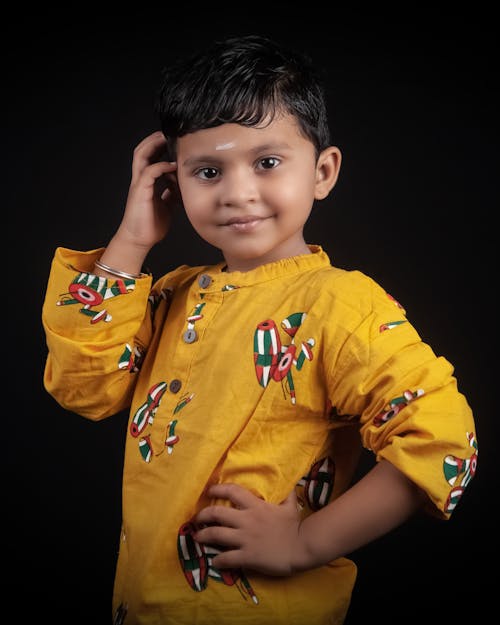 Kostnadsfri bild av ansiktsuttryck, förtjusande, indisk pojke