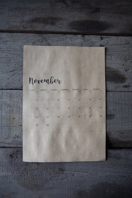 Free November Kalender Op Grijs Houten Oppervlak Stock Photo