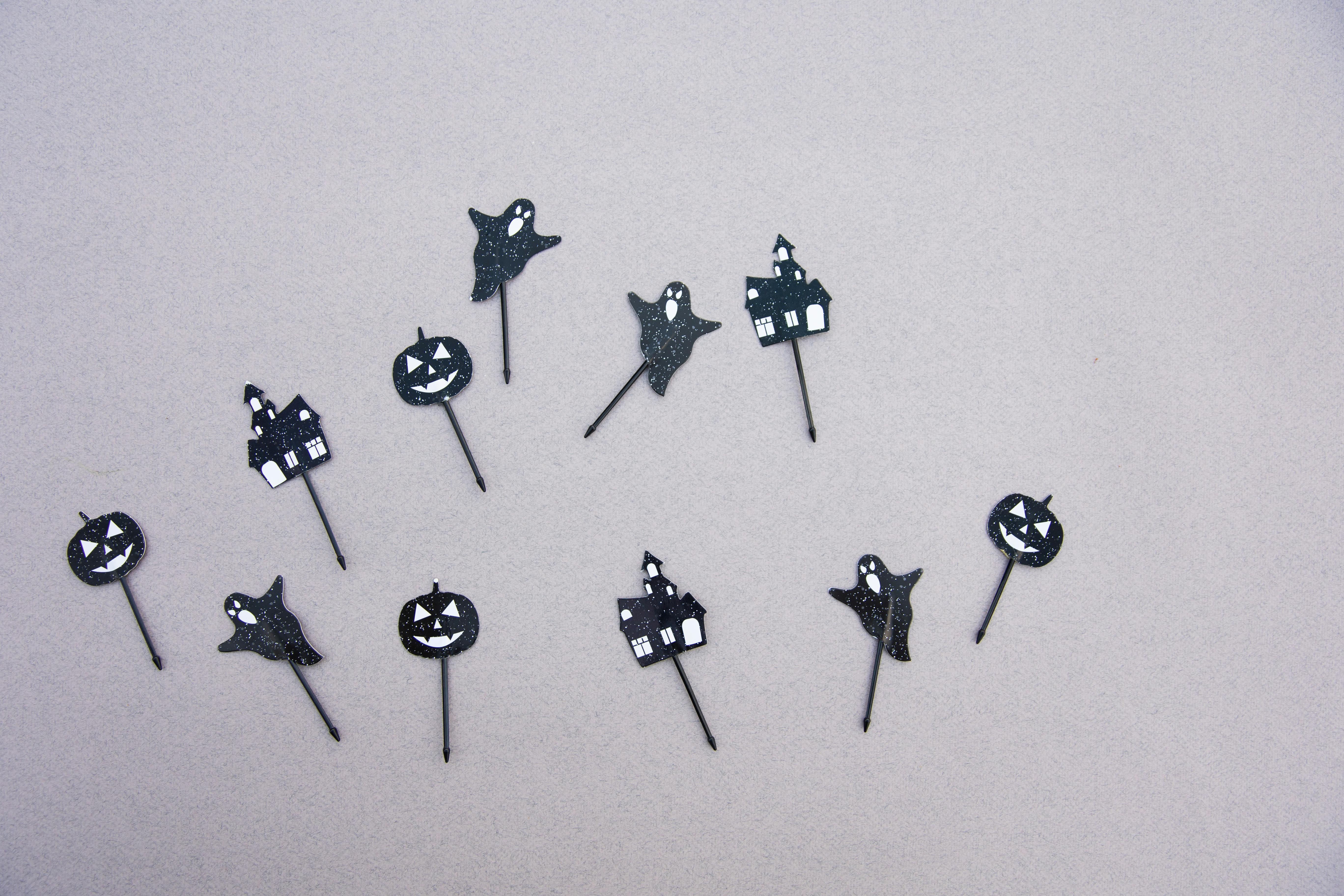 black and white wall mounted halloween decors