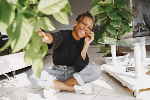 Free A Woman Smiling holding the Plant Stock Photo