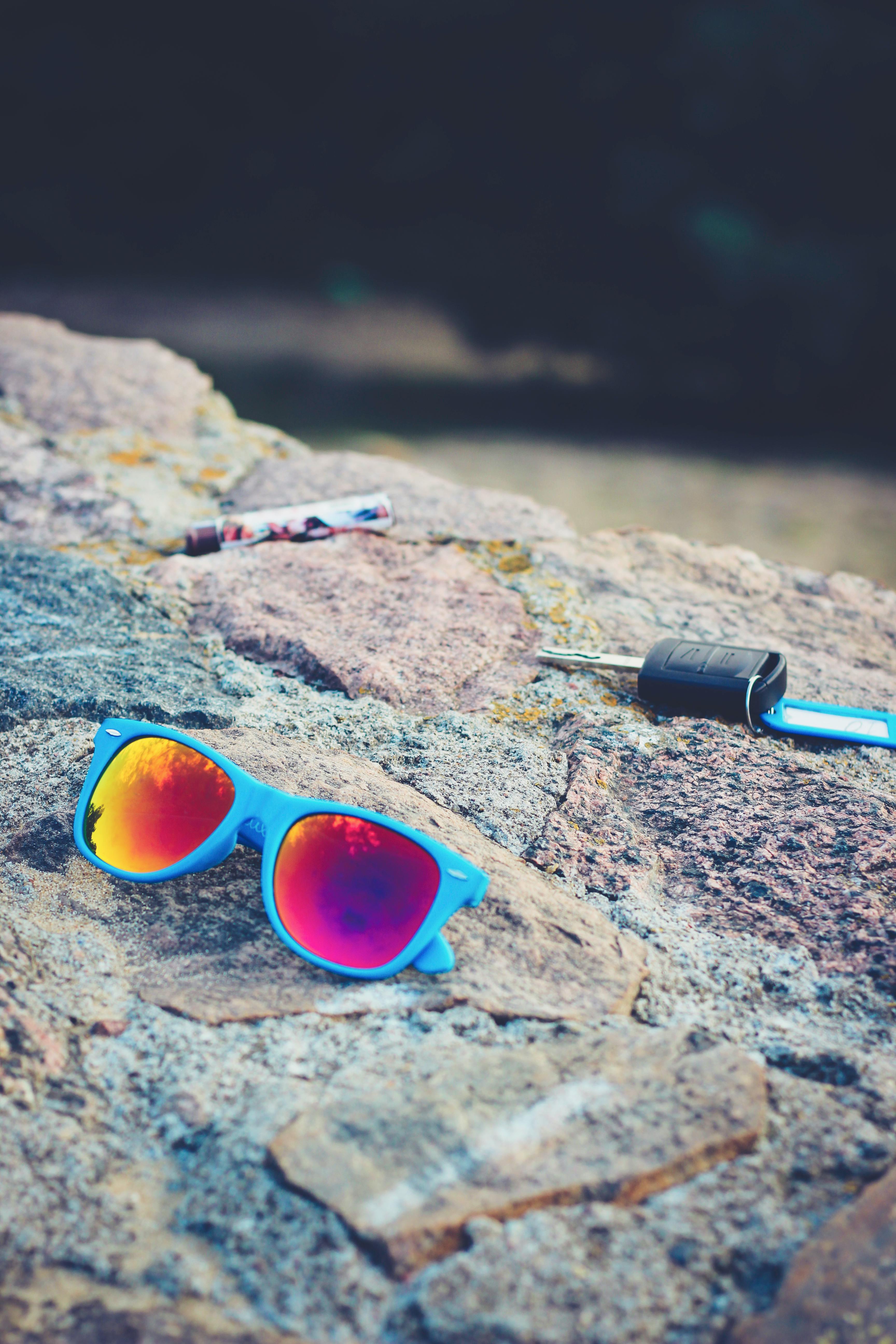 Sunglasses and car keys · Free Stock Photo