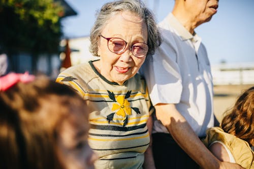 Kostnadsfri bild av äldre, äldre par, asiatisk familj