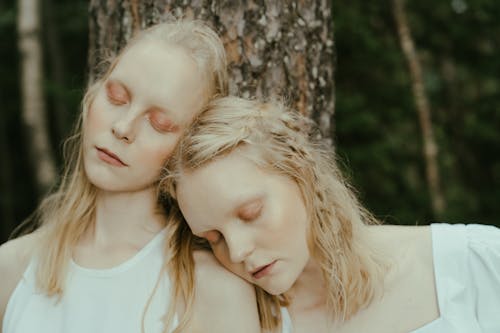 Free Close-Up Shot of Twin Sisters Sleeping Stock Photo