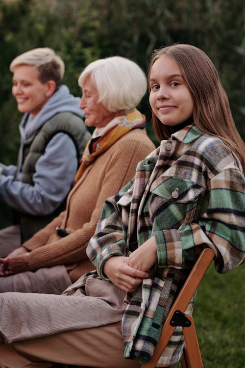 Foto d'estoc gratuïta de a l'aire lliure, adolescent, ancià