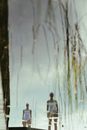 湖边站着两个穿泳衣的女人，这是艺术的反映