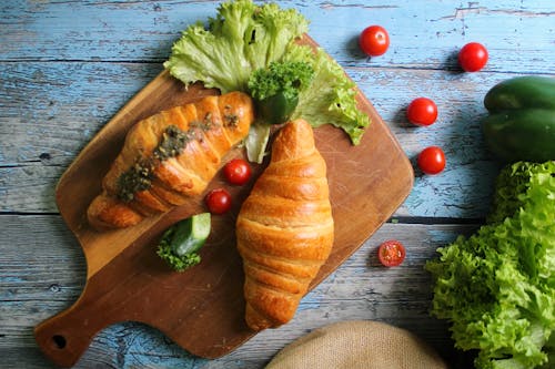 Základová fotografie zdarma na téma cherry rajčata, chleba, croissanty