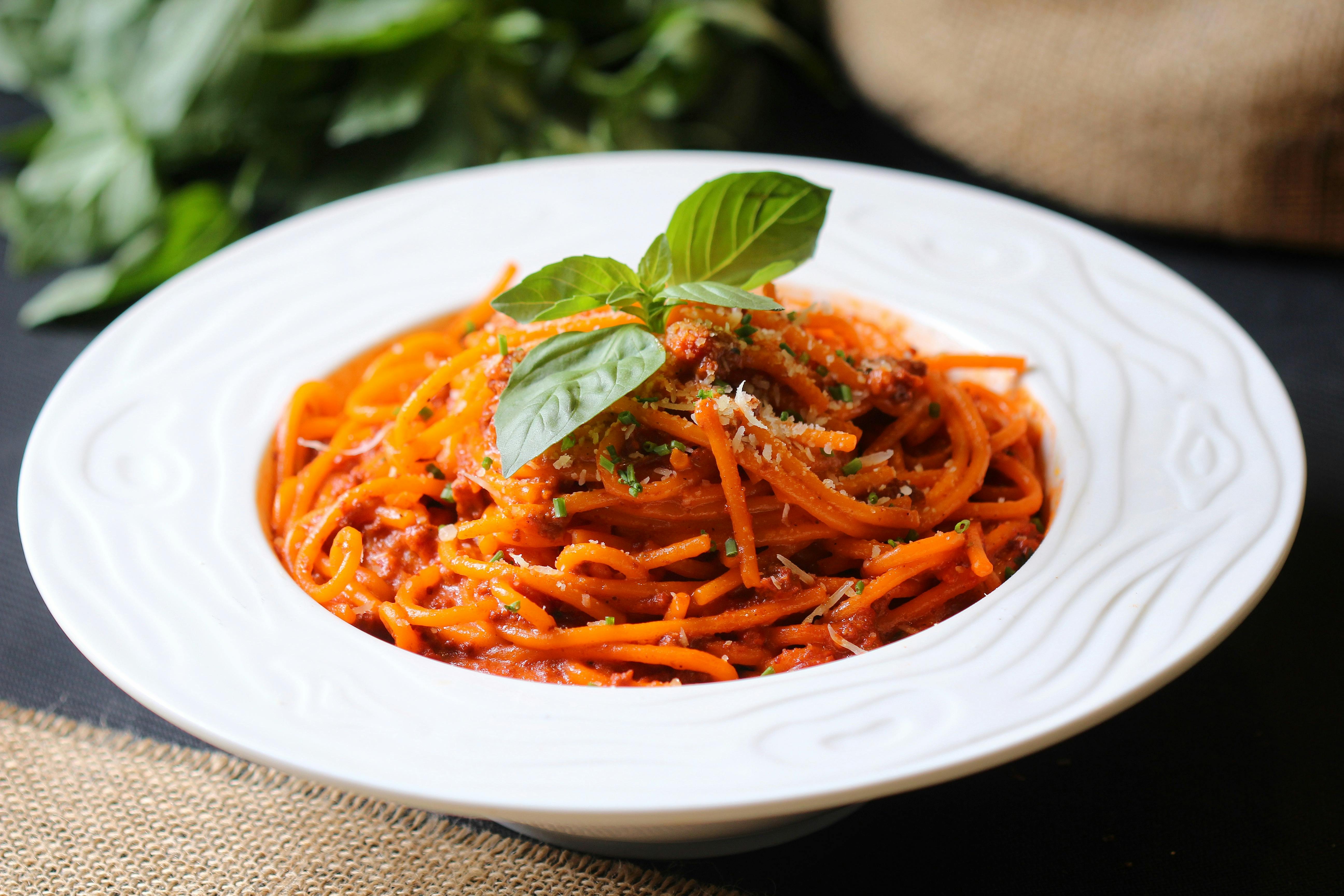 Spaghetti on White Ceramic Plate · Free Stock Photo