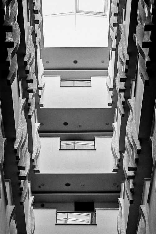 Free A black-and-white image showcasing modern architectural design through a low-angle perspective. Stock Photo