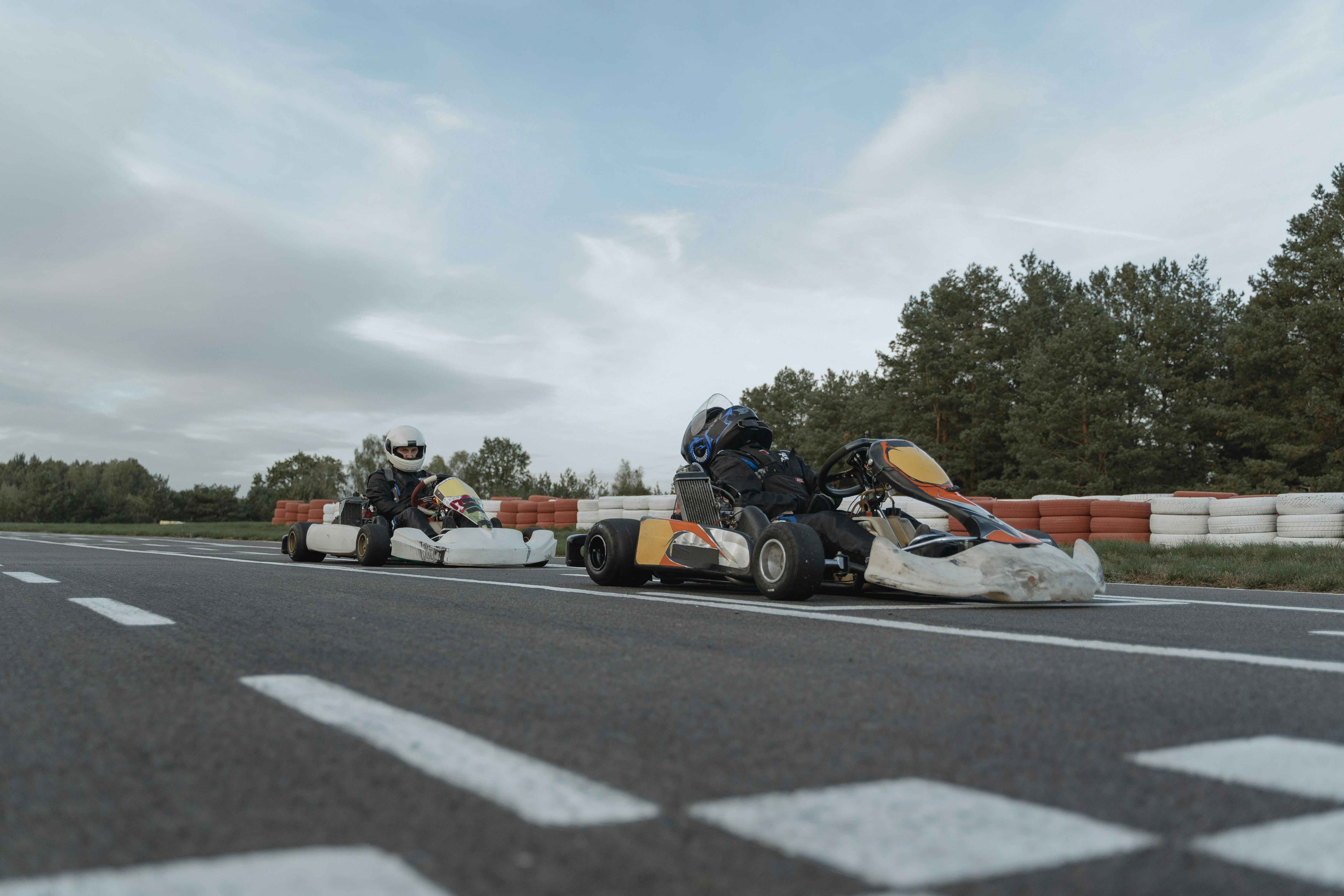 Razor Tracking Advances Its Commercial Fleet Platform with OEM Embedded Telematics from CerebrumX — Photo by Tima Miroshniche