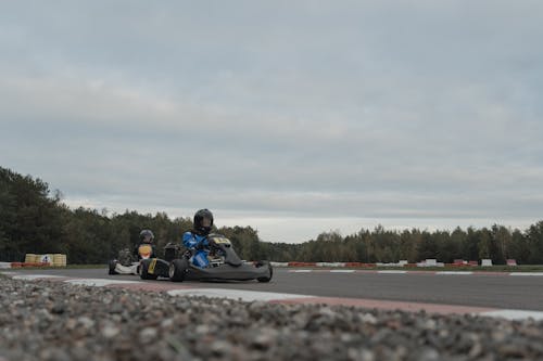 Photos gratuites de athlètes, compétition de karting, course de kart