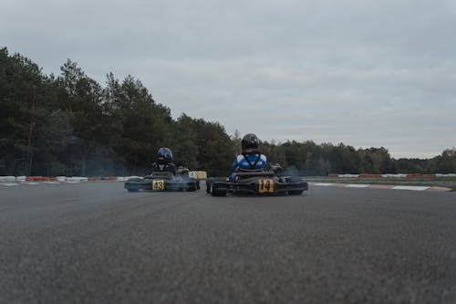 Photos gratuites de athlètes, circuit, compétition de karting