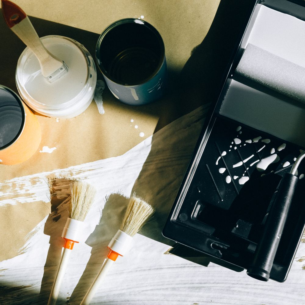 Painters and Decorators in Keston — clean edges cut in around trim and sockets