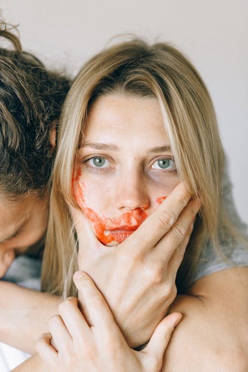 Free Man holding Woman's Face  Stock Photo